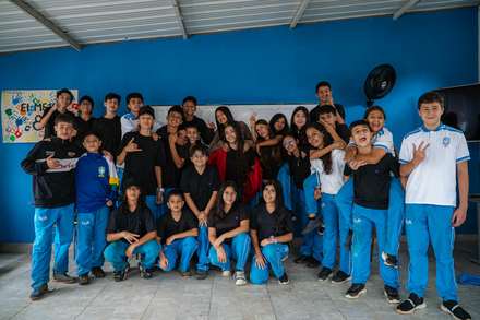 Grupo de estudiantes de secundaria en la celebración de San Valentín