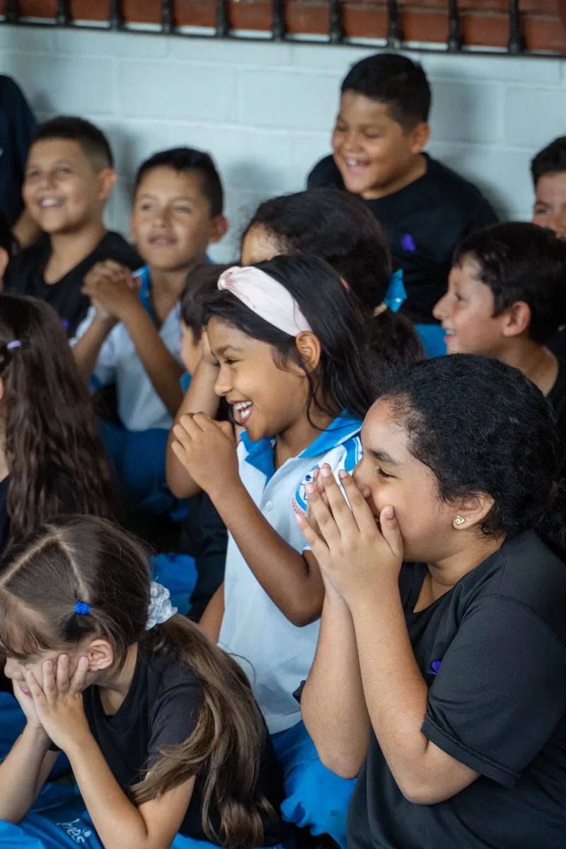 Estudiantes de primaria en el aula